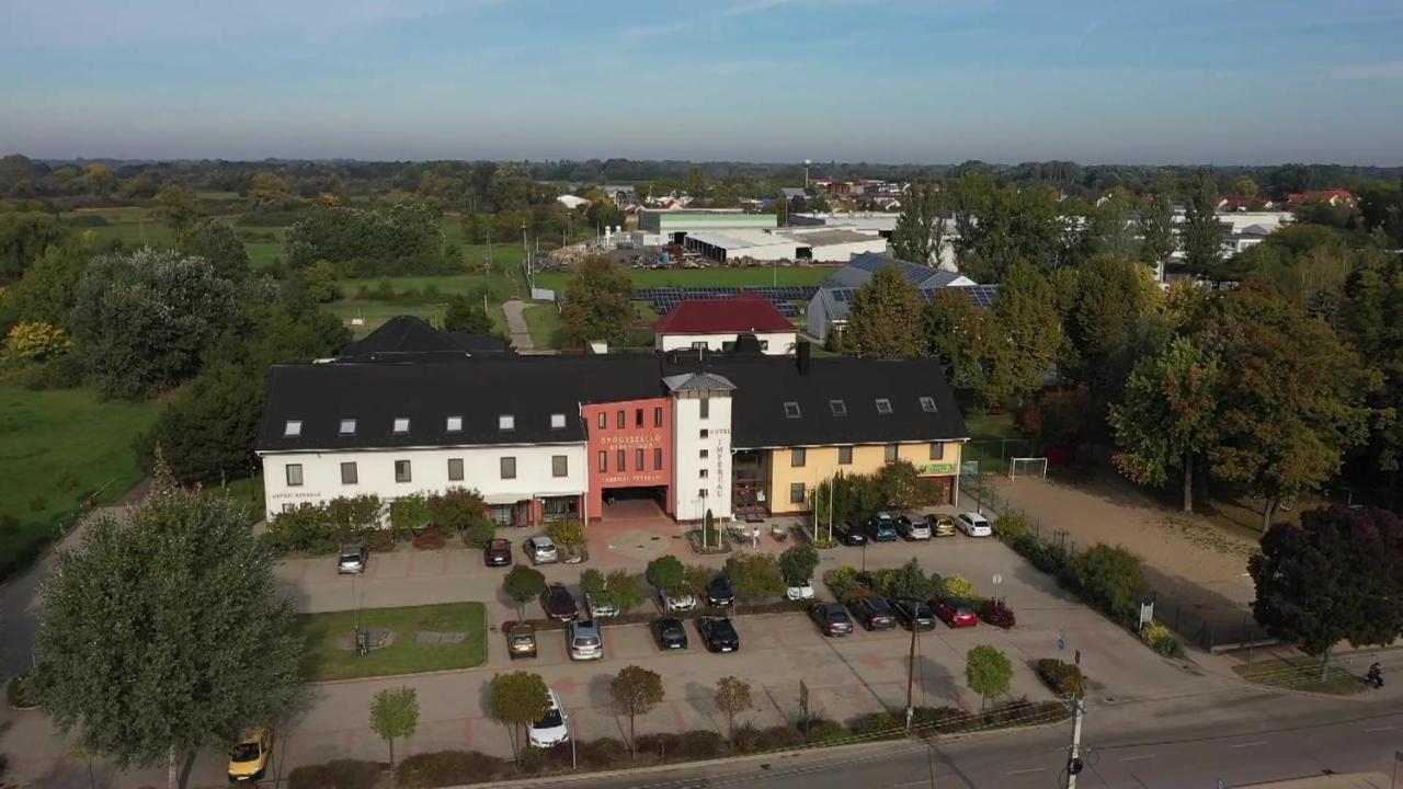 Hotel Imperial Gyogyszallo Es Gyogyfurdo Kiskoros Eksteriør billede